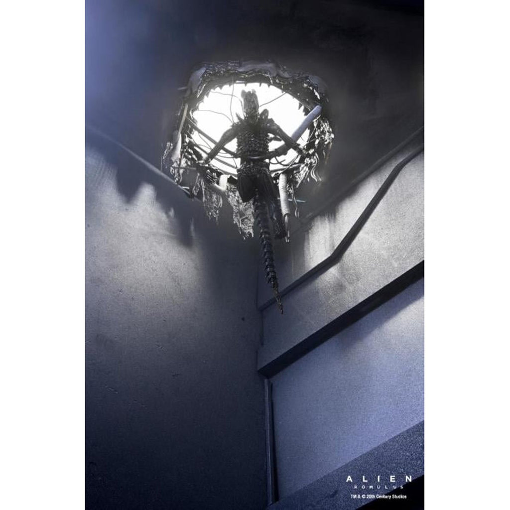 Alien: Romulus Suspended Lab Xenomorph XX121 7-Inch Scale Deluxe Action Figure