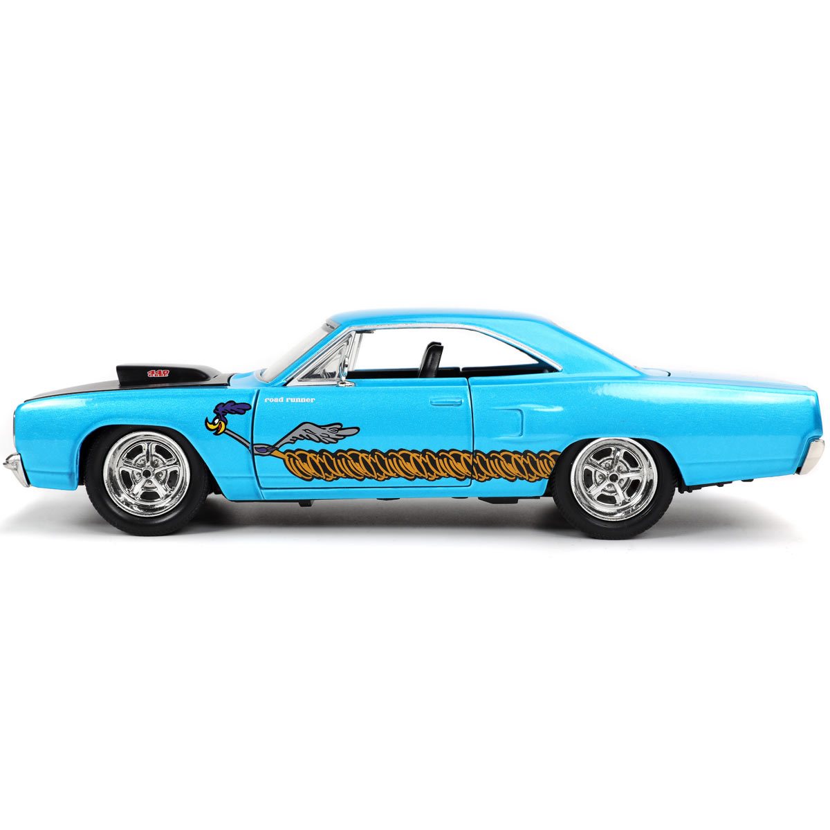 Looney Tunes Hollywood Rides 1970 Plymouth Road Runner 1:24 Scale Die-Cast Metal Vehicle with Wile E. Coyote Figure