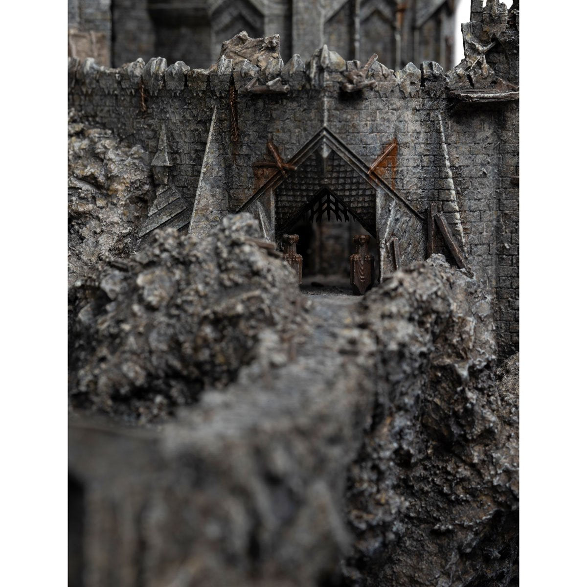 The Lord of the Rings Cirith Ungol Limited Edition Environment Statue
