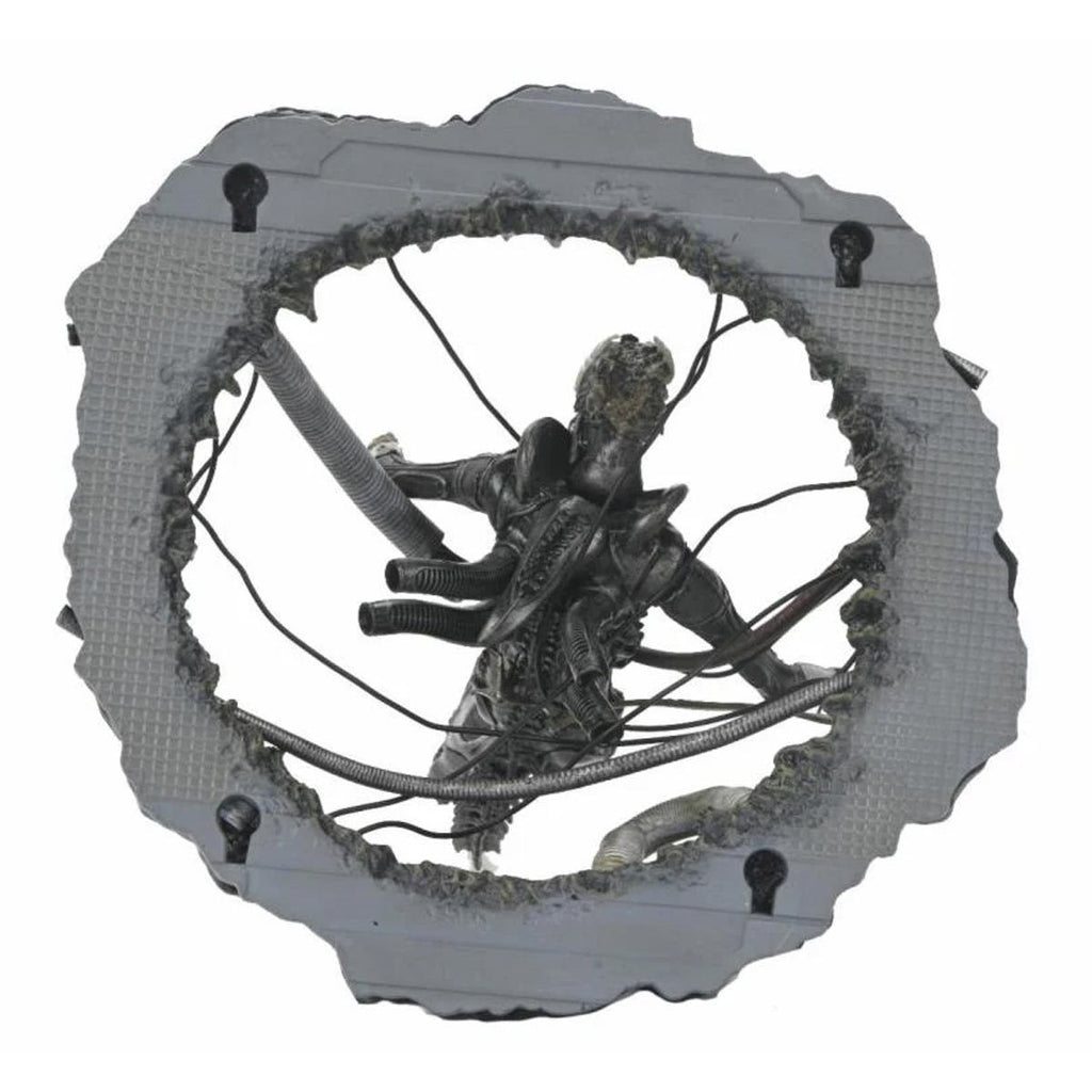 Alien: Romulus Suspended Lab Xenomorph XX121 7-Inch Scale Deluxe Action Figure