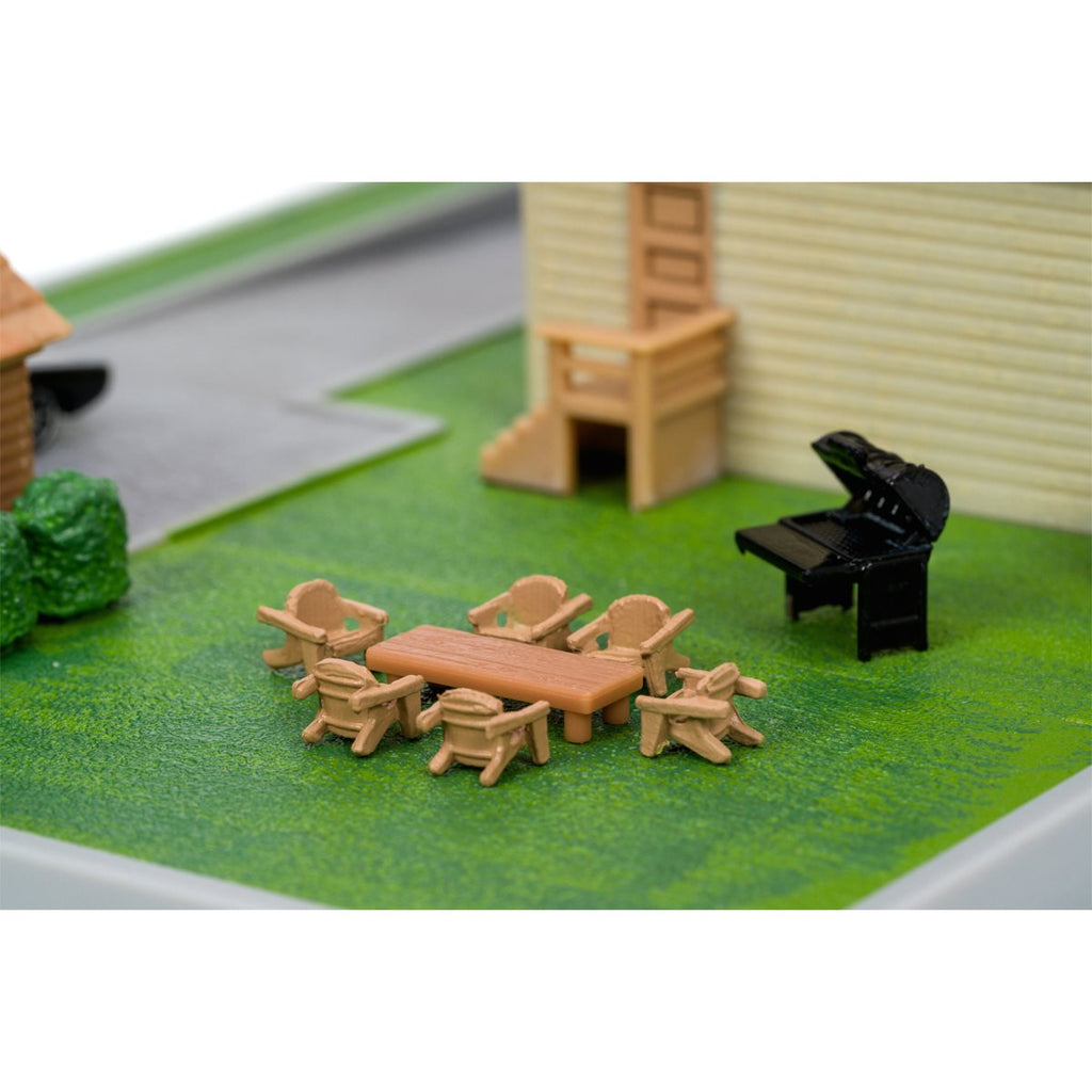 Fast and Furious Nano Scene Hollywood Rides Dom Torretto's House and Die-Cast Metal Vehicle Playset
