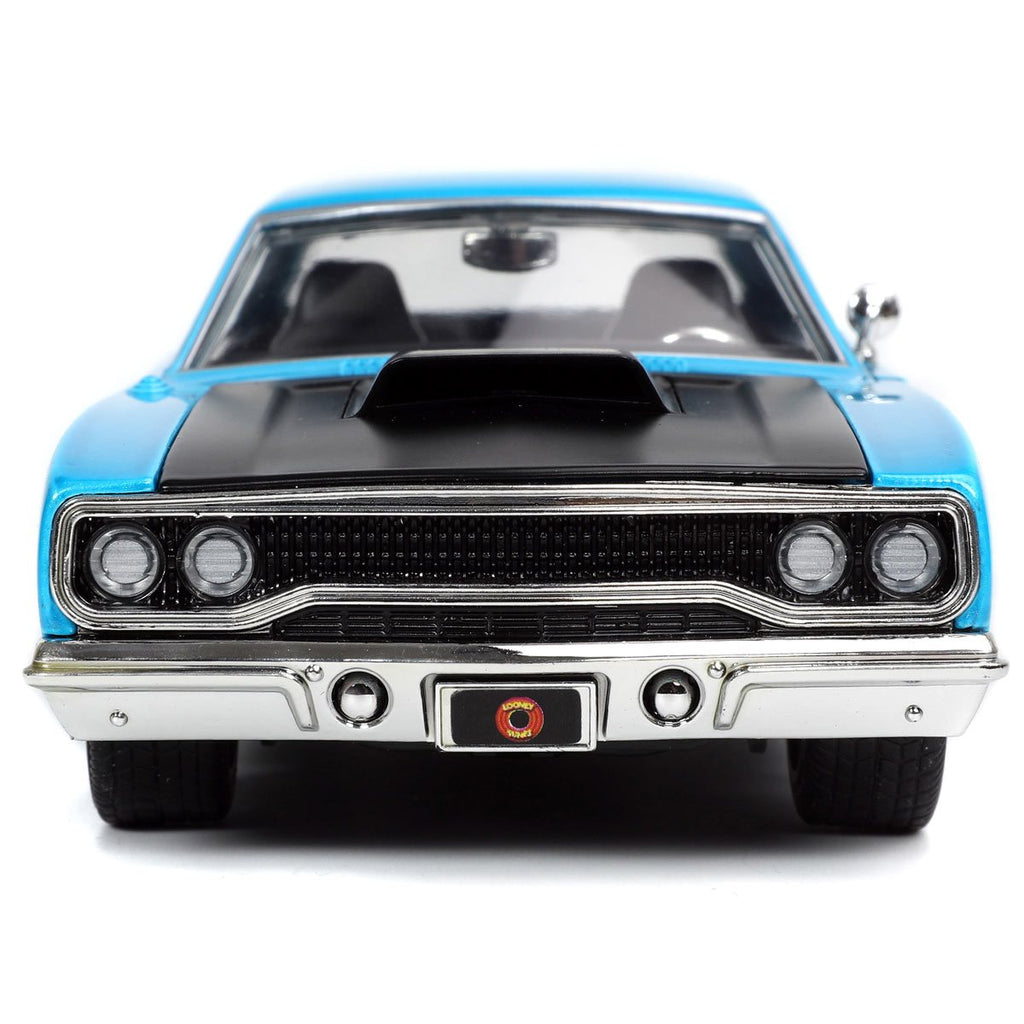 Looney Tunes Hollywood Rides 1970 Plymouth Road Runner 1:24 Scale Die-Cast Metal Vehicle with Wile E. Coyote Figure