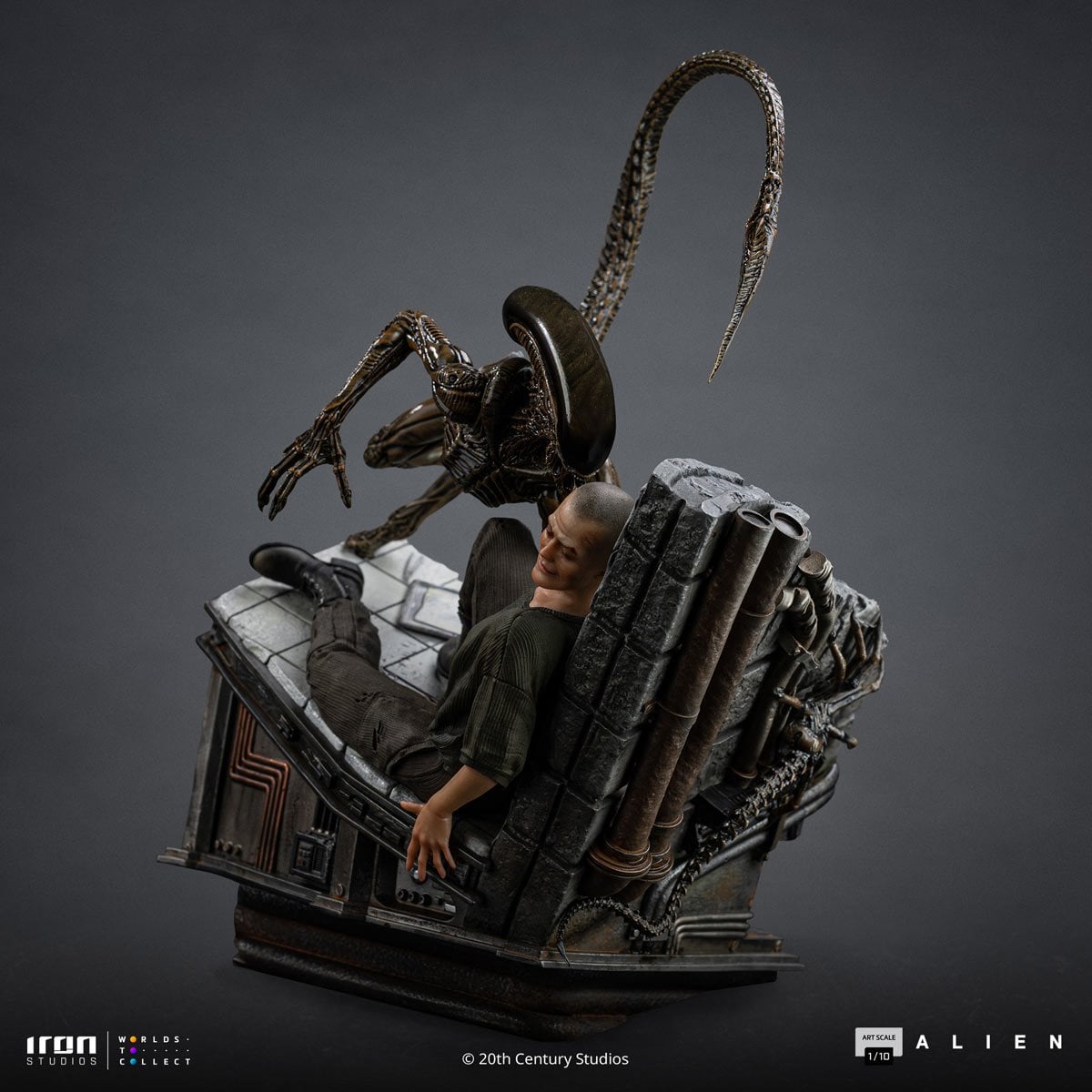 Alien 3 Ellen Ripley and Dog Alien 1:10 Art Scale Statue