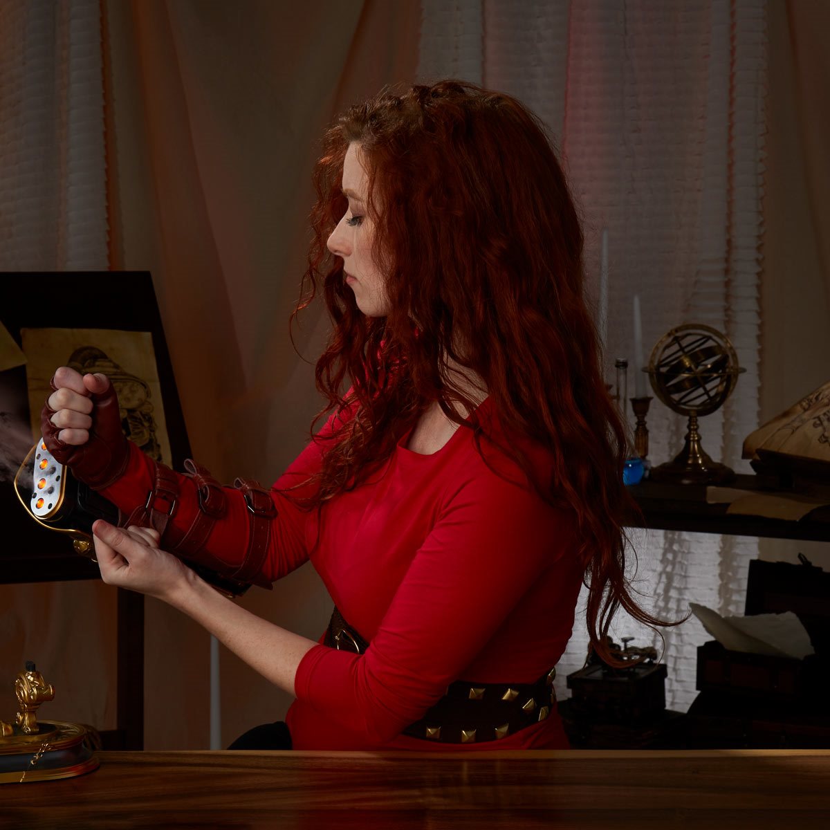 Magic: The Gathering Chandra Pyromancer's Gauntlet Prop Replica