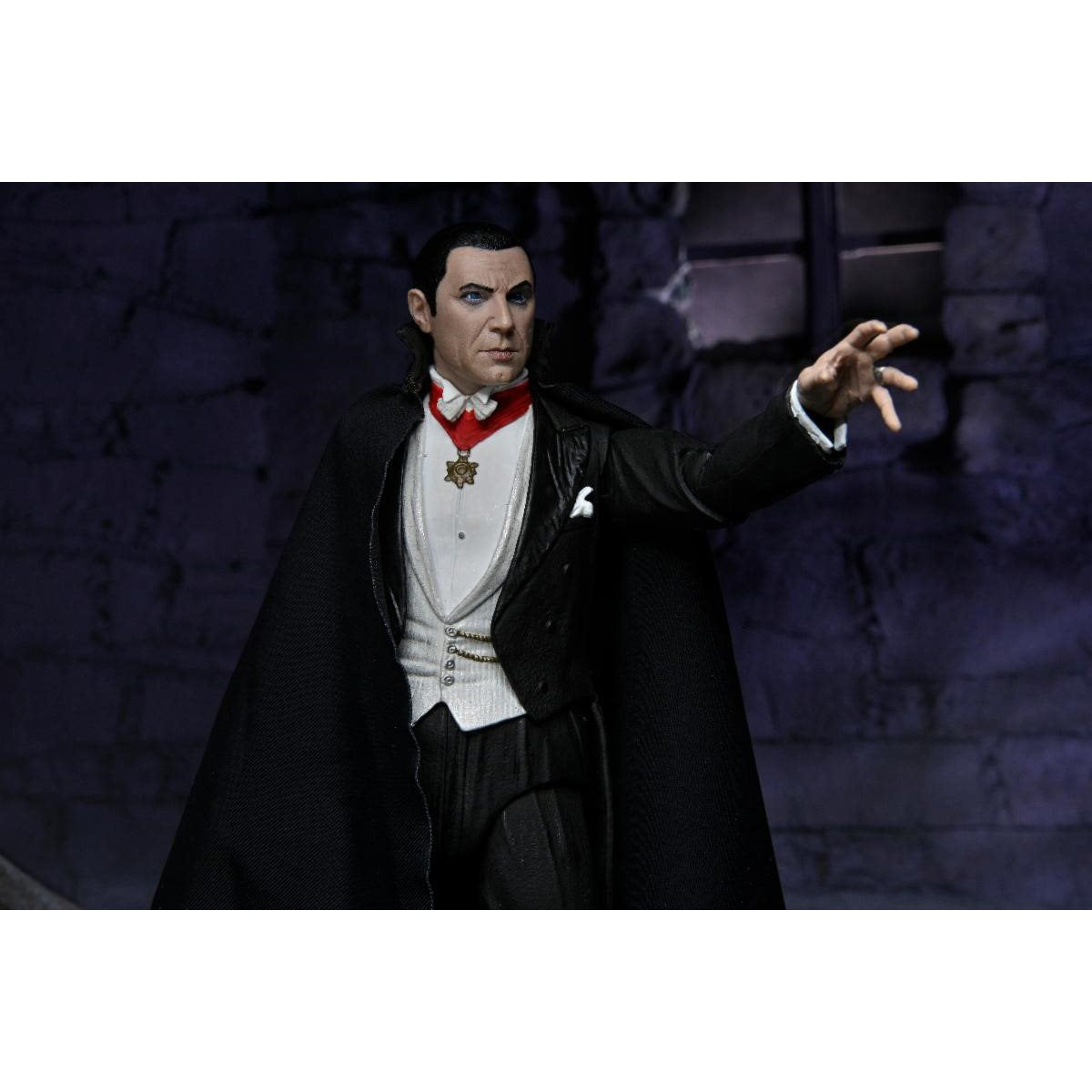 Universal Monsters Ultimate Dracula (Transylvania) 7-Inch Scale Action Figure
