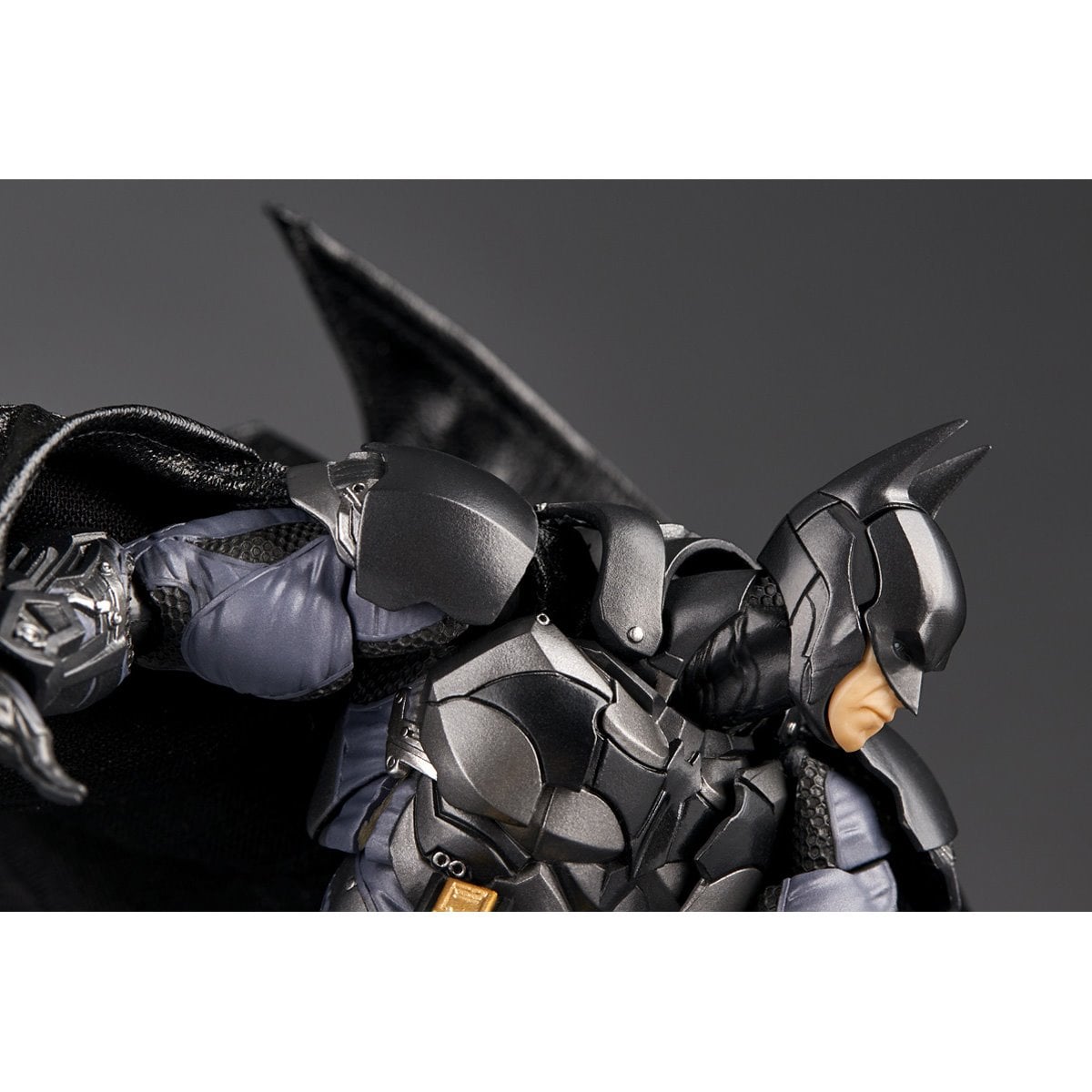 Batman: Arkham Knight Batman Revoltech Amazing Yamaguchi Action Figure