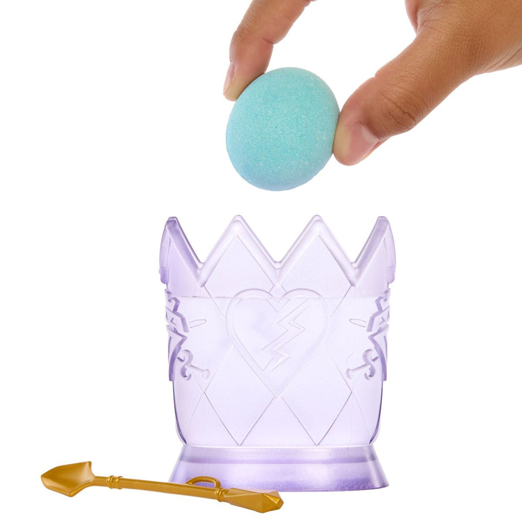 Disney Descendants: The Rise of Red The Sorcerer's Cookbook Chloe Doll