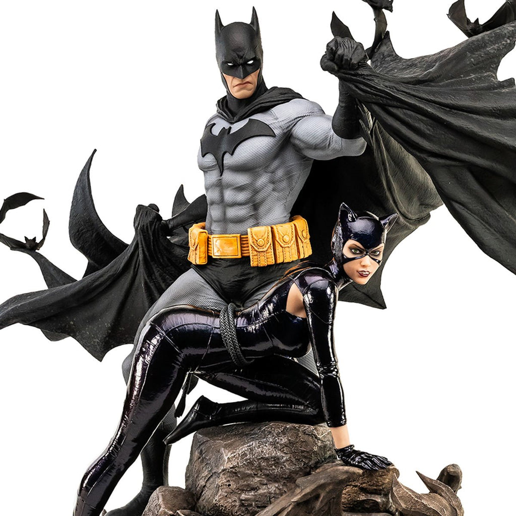 Batman and Catwoman Reunion 1:4 Scale Statue
