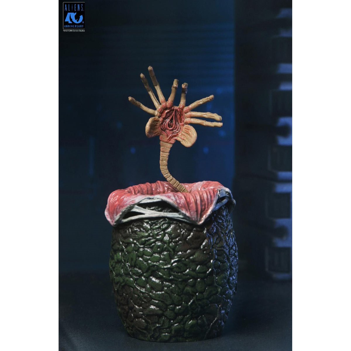 Aliens Ultimate Warrior Xenomorph (black) 40th Anniversary 7-Inch Scale Action Figure