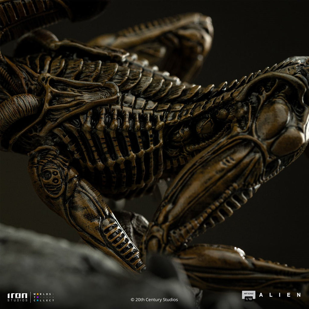 Alien 3 Ellen Ripley and Dog Alien 1:10 Art Scale Statue