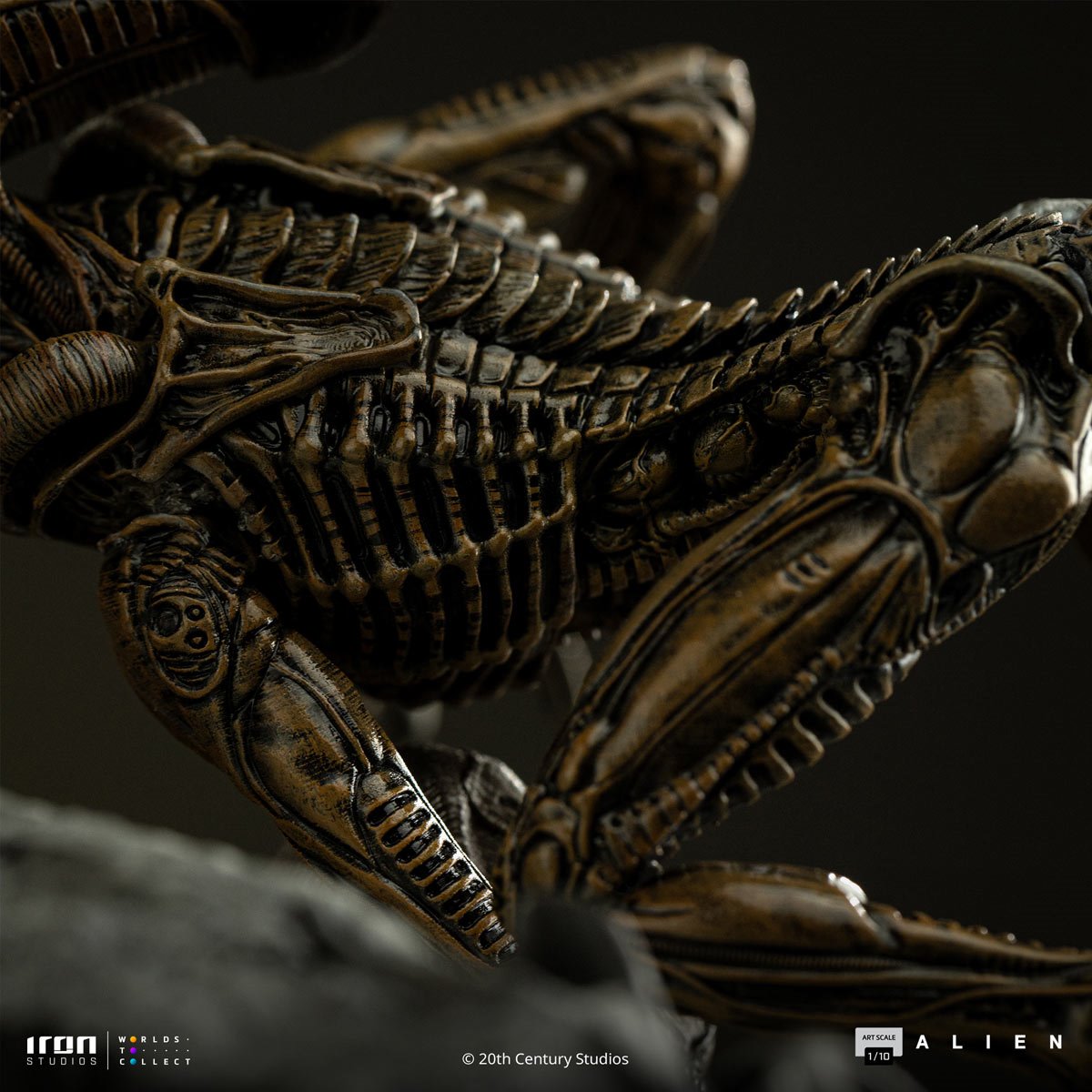 Alien 3 Ellen Ripley and Dog Alien 1:10 Art Scale Statue