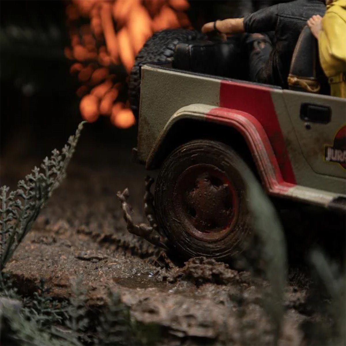 Jurassic Park T-Rex Chase 1:20 Demi Art Scale Limited Edition Statue