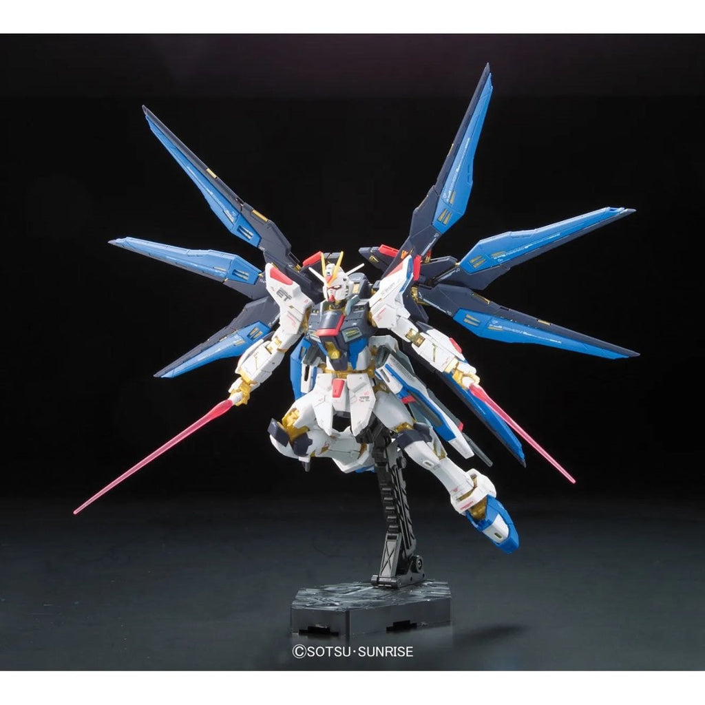 Mobile Suit Gundam Seed Destiny Strike Freedom Gundam Real Grade 1:144 Scale Model Kit