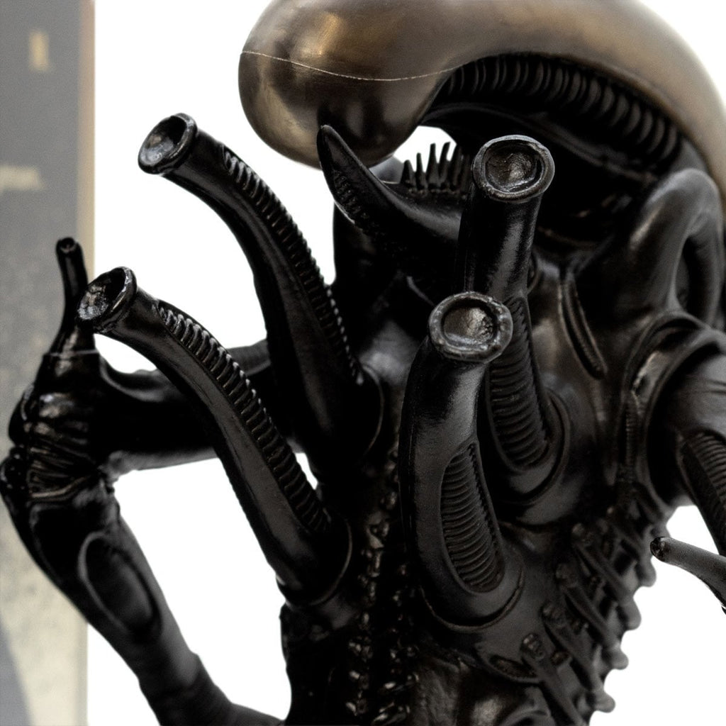 Alien Xenomorph 9-Inch Deluxe Vinyl Statue