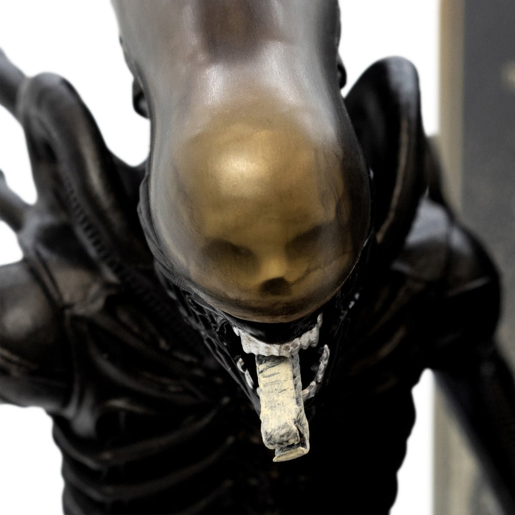 Alien Xenomorph 9-Inch Deluxe Vinyl Statue