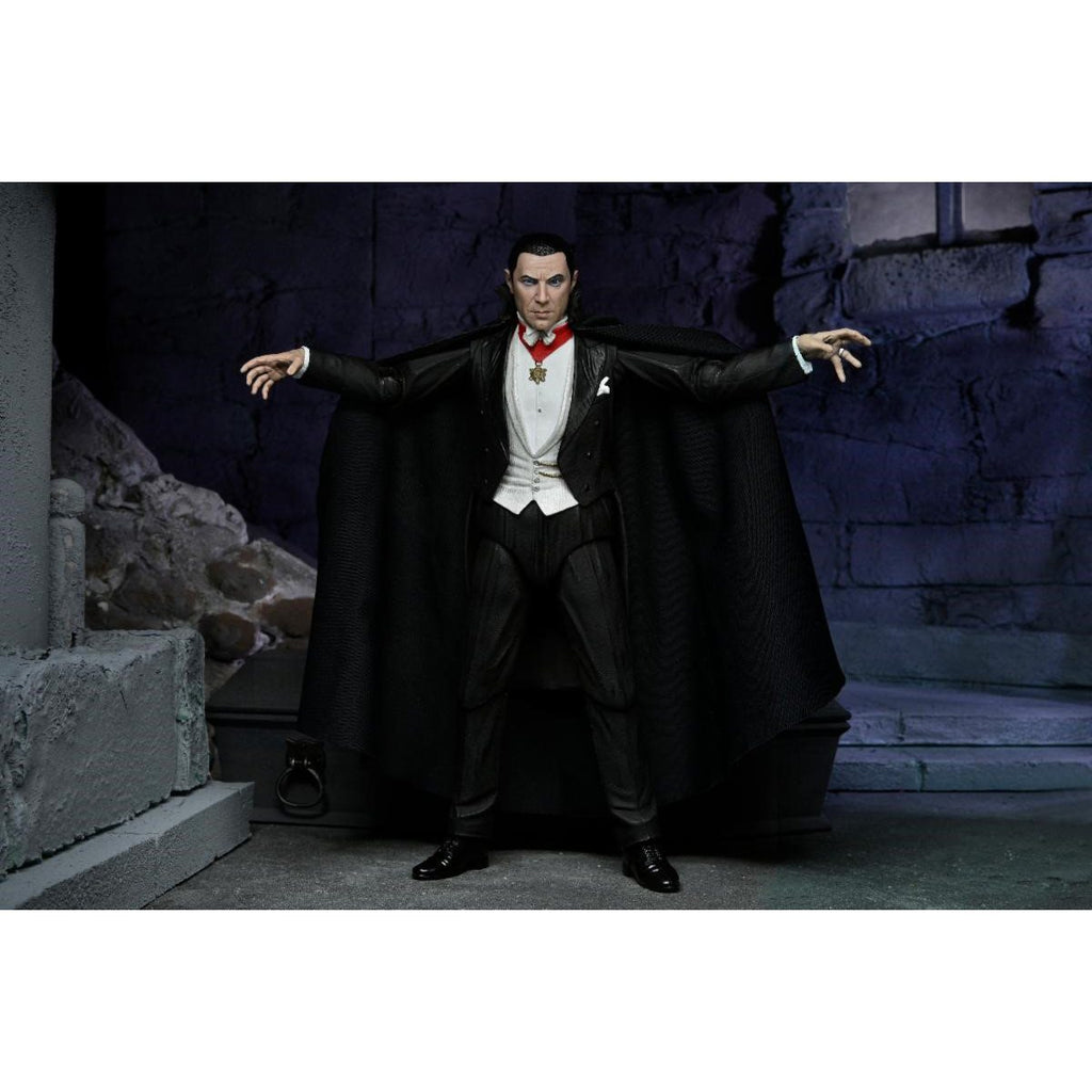Universal Monsters Ultimate Dracula (Transylvania) 7-Inch Scale Action Figure
