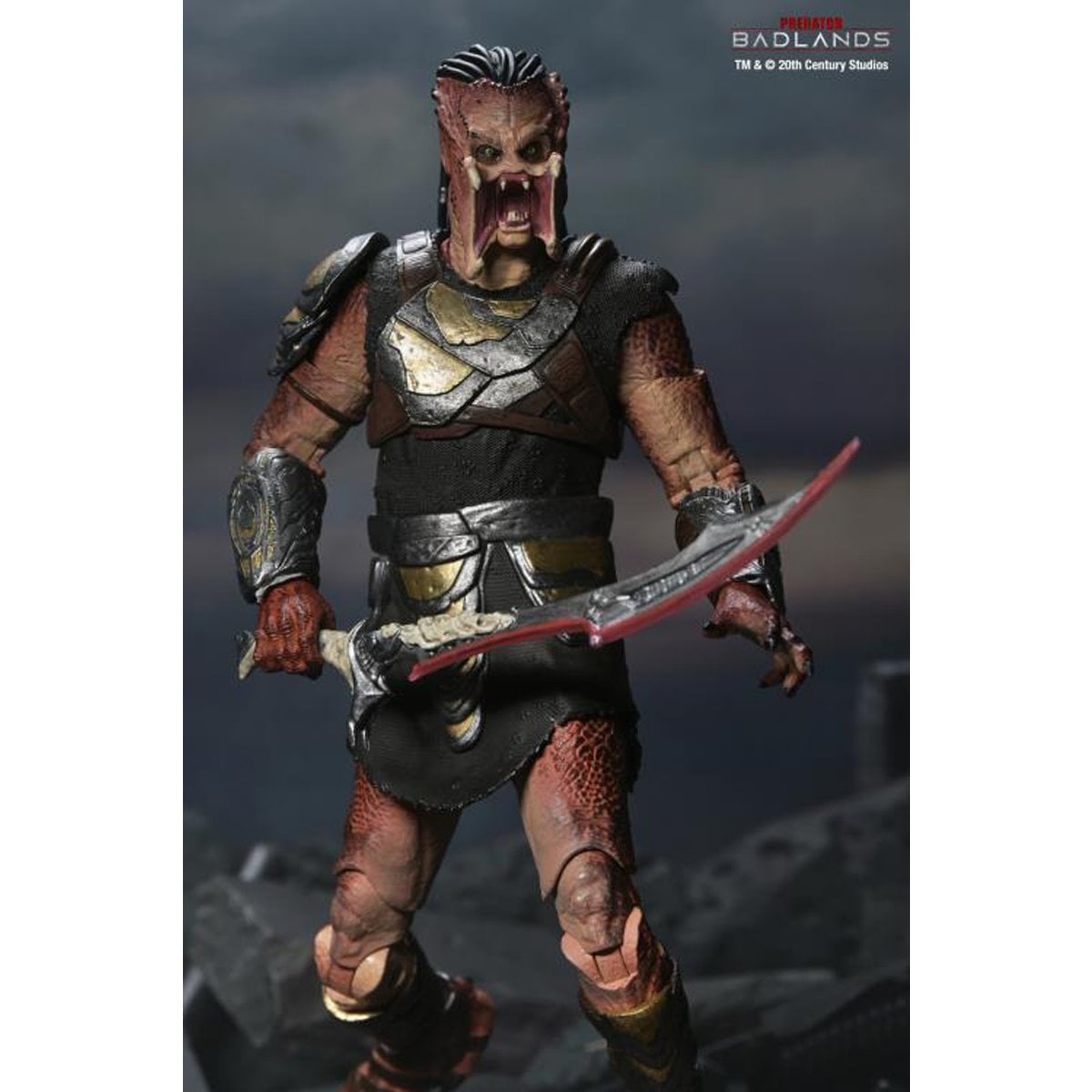 Predator: Badlands Ultimate Dek Training Armor 7-Inch Scale Action Figure