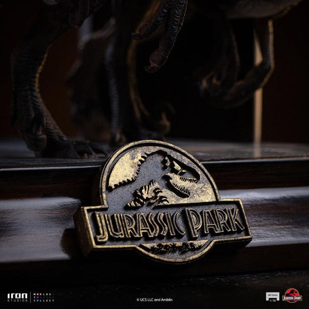 Jurassic Park Raptors at the Kitchen's Door 1:10 Art Scale Limited Edition Statue