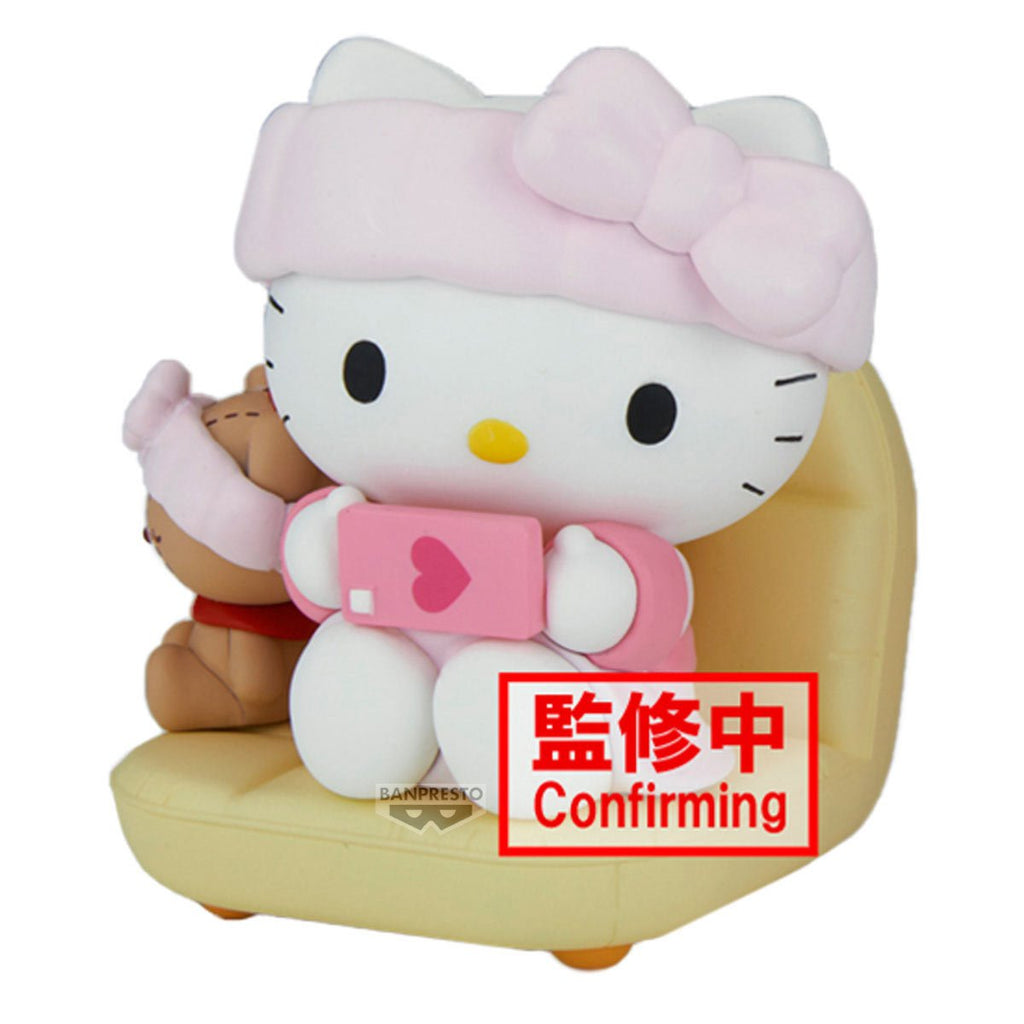 Sanrio Hello Kitty Nakayoshi Memories Relaxing Time at Home Statue