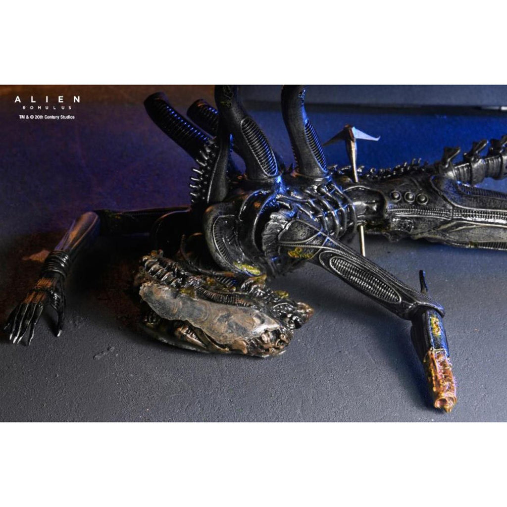 Alien: Romulus Suspended Lab Xenomorph XX121 7-Inch Scale Deluxe Action Figure