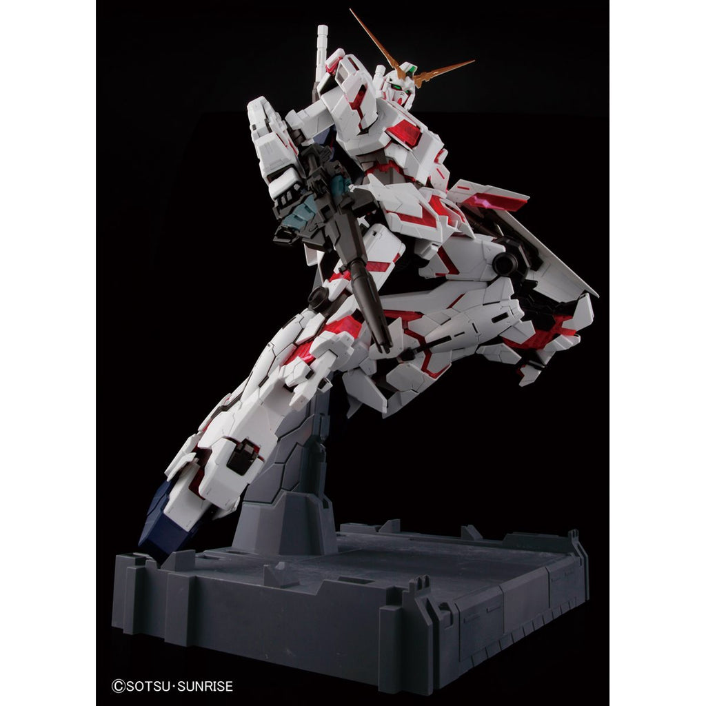 Mobile Suit Gundam Unicorn RX-0 Unicorn Gundam Perfect Grade 1:60 Scale Model Kit