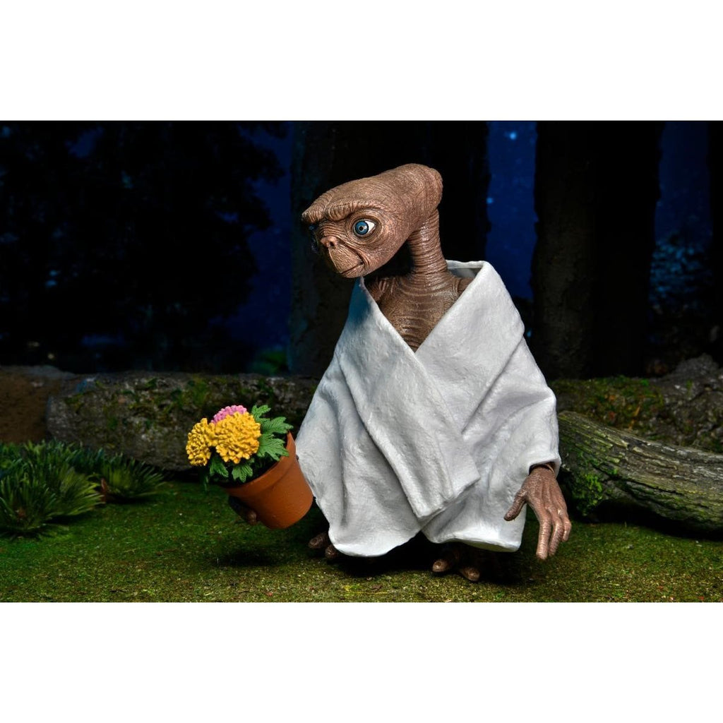 E.T. the Extra-Terrestrial Ultimate E.T. 40th Anniversary 7-Inch Scale Action Figure