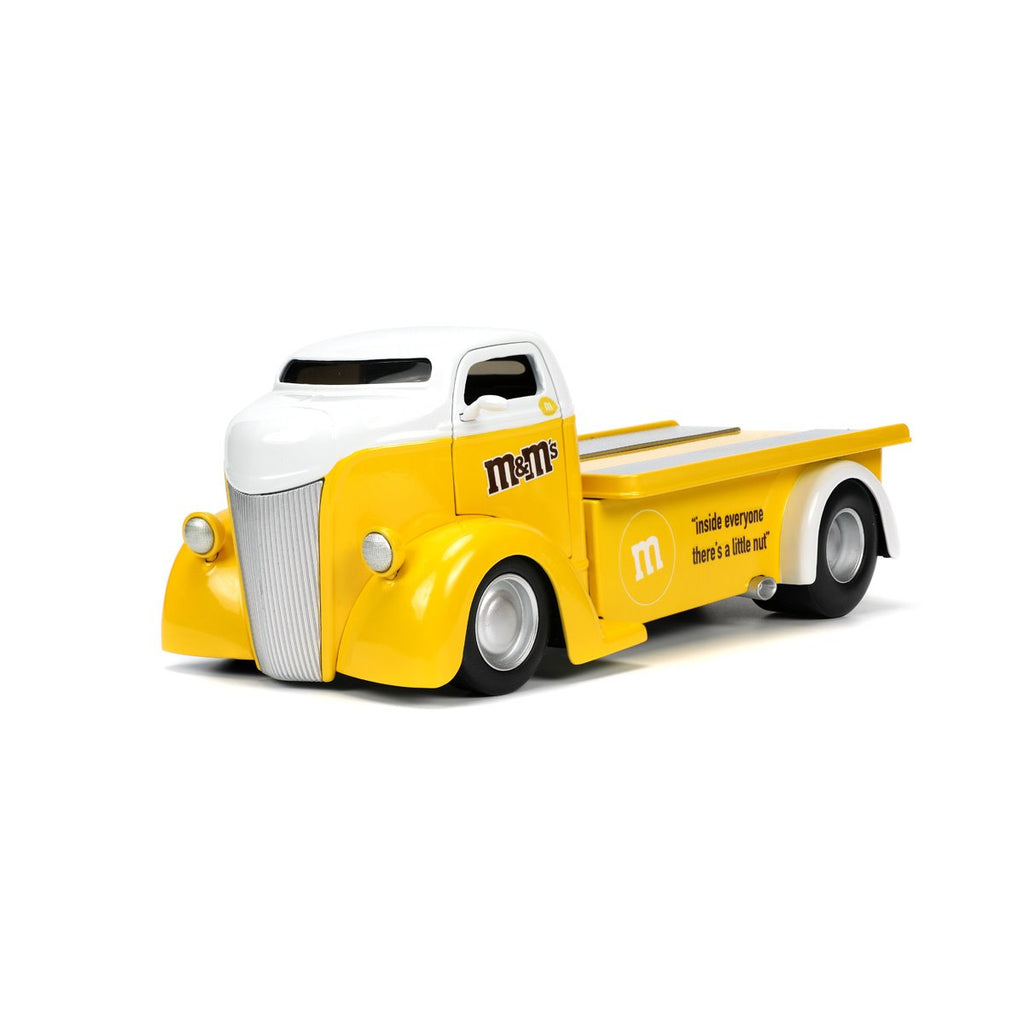 M&M'S 1947 Ford COE Flatbed 1:24 Scale Die-Cast Metal Vehicle with Yellow Figure