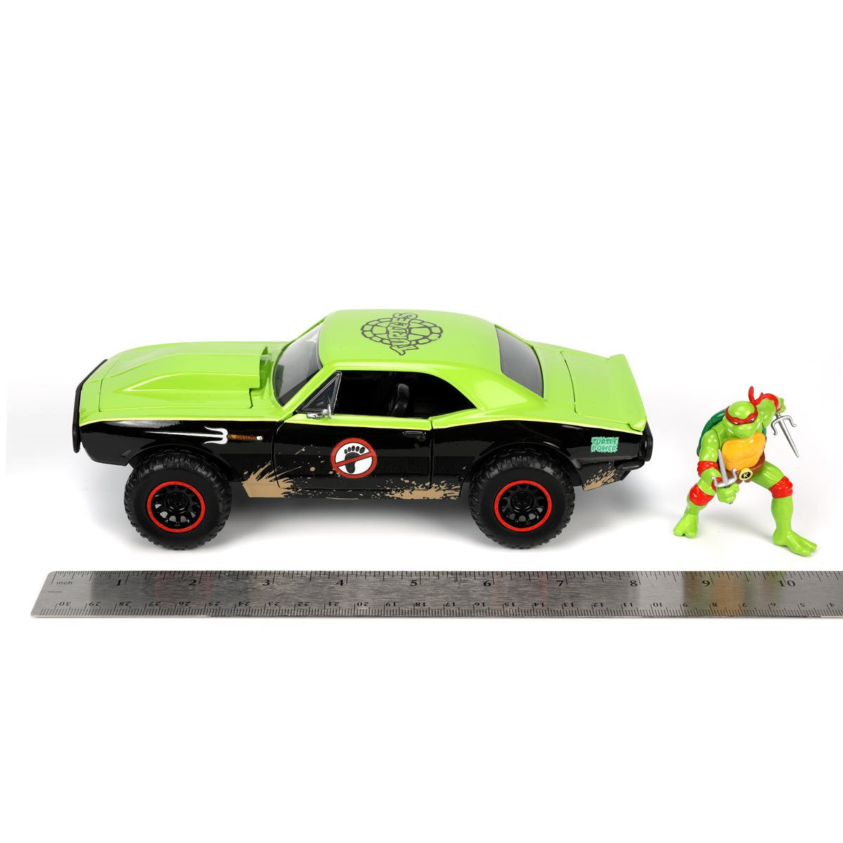 Teenage Mutant Ninja Turtles 1967 Chevrolet Camaro 1:24 Scale Die-Cast Metal Vehicle with Raphael Figure
