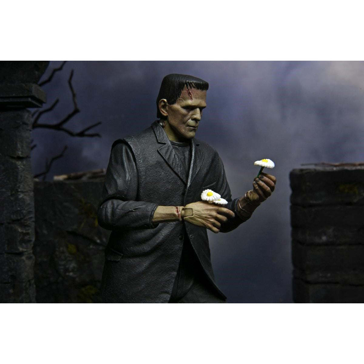 Universal Monsters Ultimate Frankenstein Full Color 7-Inch Scale Action Figure