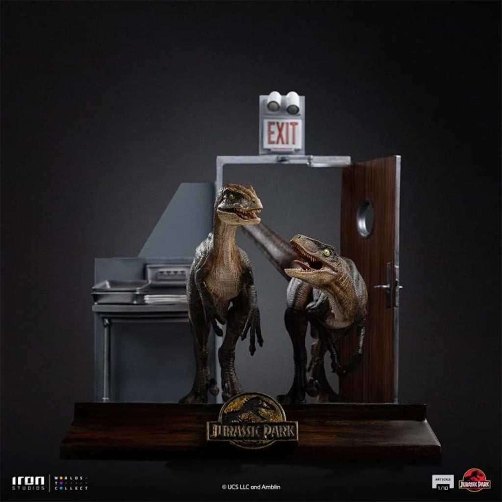 Jurassic Park Raptors at the Kitchen's Door 1:10 Art Scale Limited Edition Statue