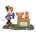 Disney Village Minnie Picks A Winner Statue