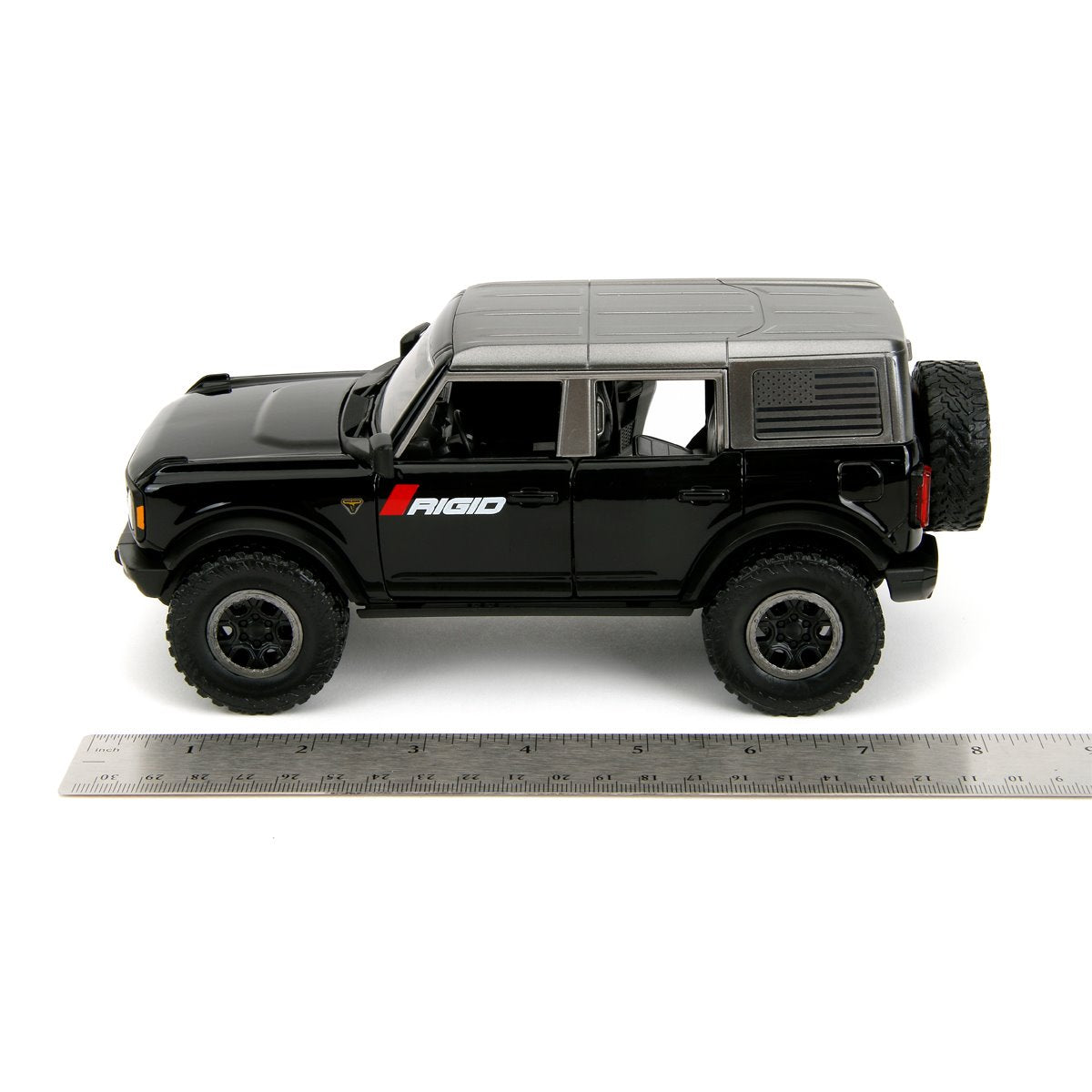 Just Trucks 2021 Ford Bronco 1:24 Scale Die-Cast Metal Vehicle with Tire Rack