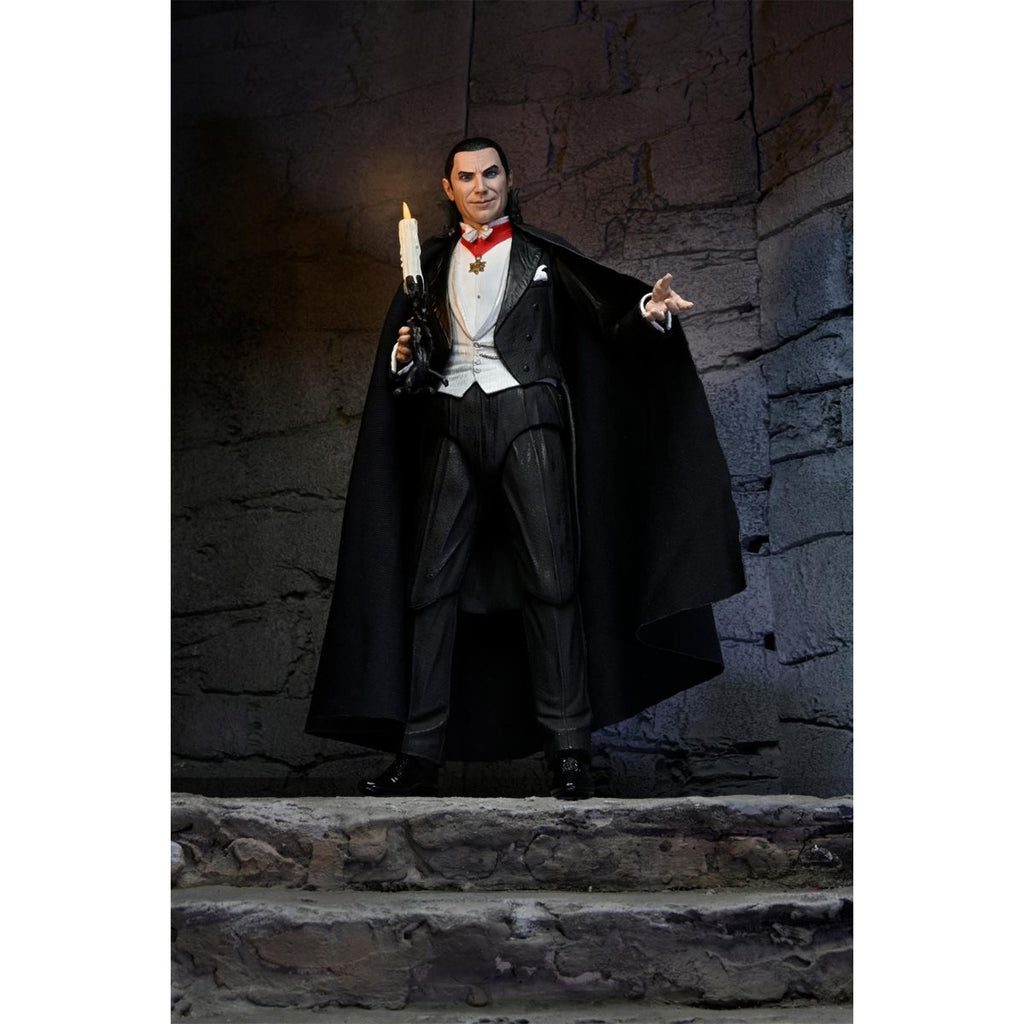 Universal Monsters Ultimate Dracula (Transylvania) 7-Inch Scale Action Figure