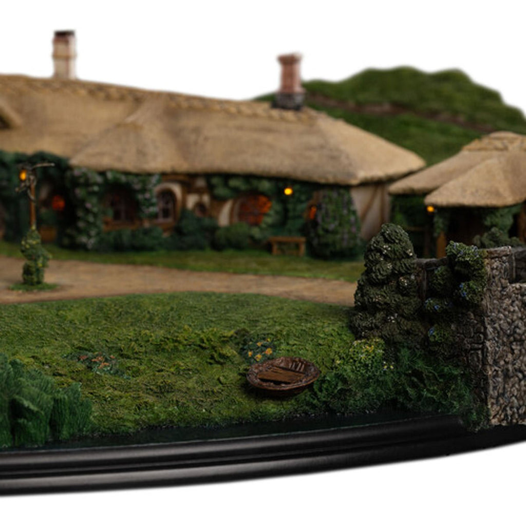 The Lord of the Rings Trilogy The Green Dragon Inn Limited Edition Environment Statue