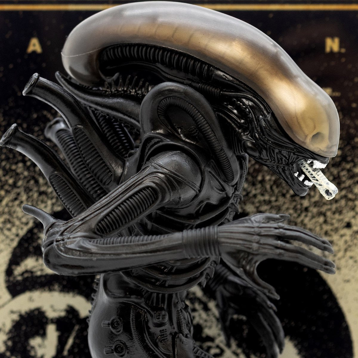 Alien Xenomorph 9-Inch Deluxe Vinyl Statue