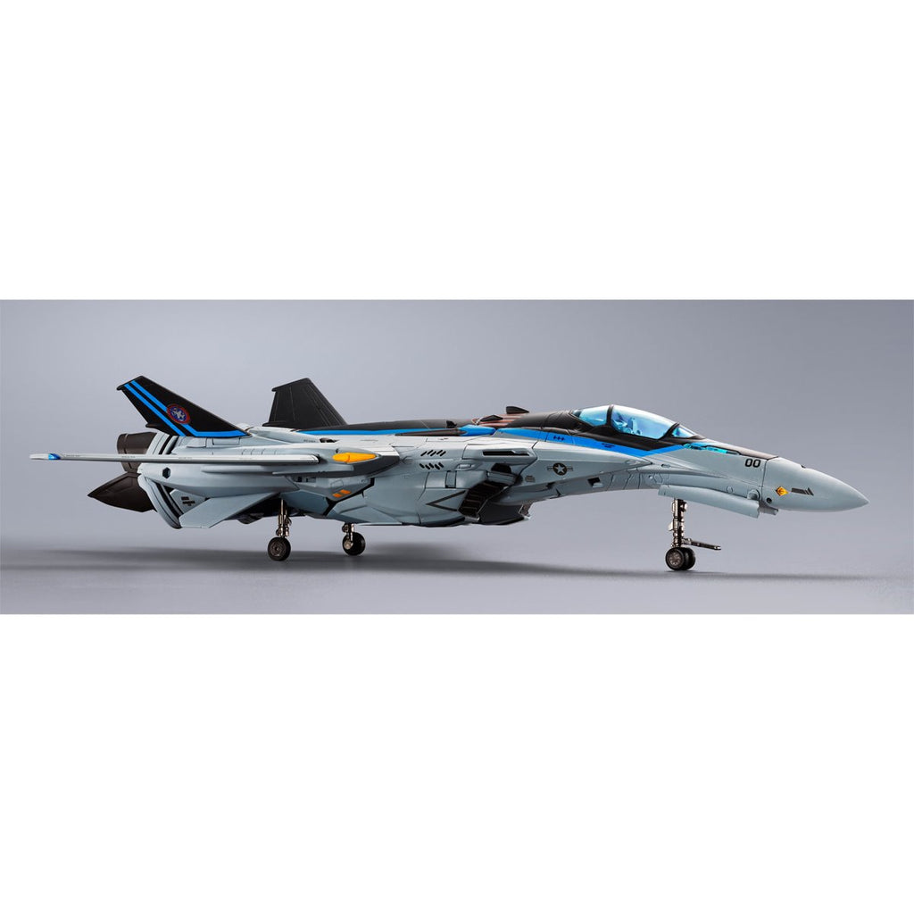 Macross Top Gun: Maverick VF-25 Messiah Valkyrie DX Chogokin Action Figure