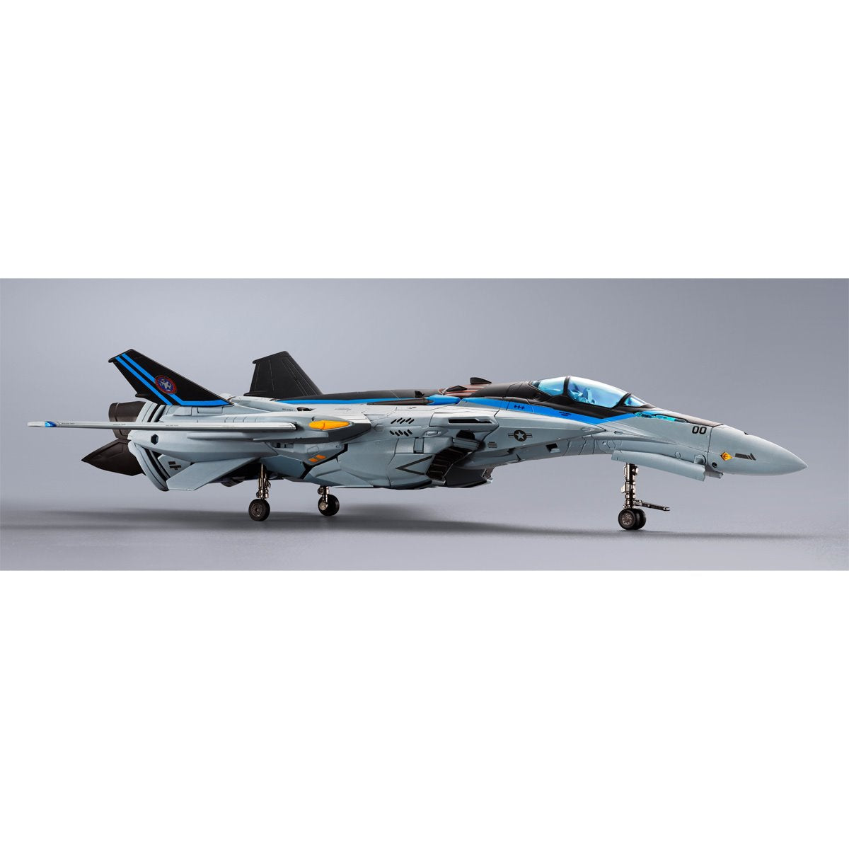 Macross Top Gun: Maverick VF-25 Messiah Valkyrie DX Chogokin Action Figure