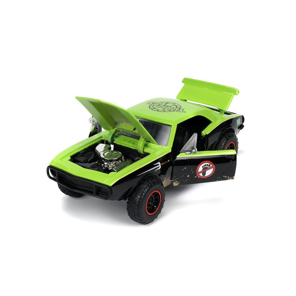 Teenage Mutant Ninja Turtles 1967 Chevrolet Camaro 1:24 Scale Die-Cast Metal Vehicle with Raphael Figure