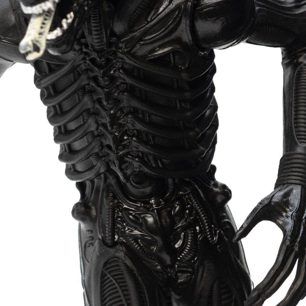 Alien Xenomorph 9-Inch Deluxe Vinyl Statue