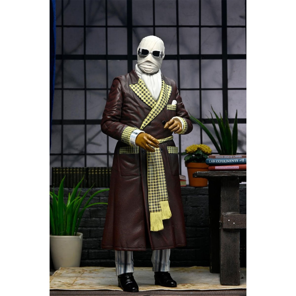 Universal Monsters Ultimate Invisible Man Figure Kemp House Color Version 7-Inch Scale Action Figure