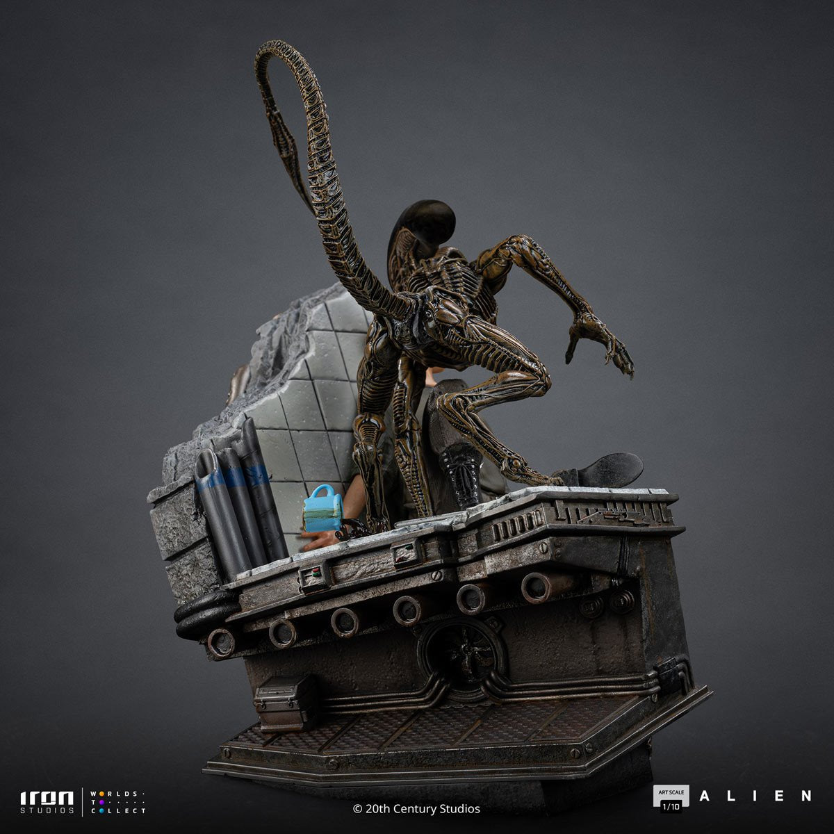 Alien 3 Ellen Ripley and Dog Alien 1:10 Art Scale Statue