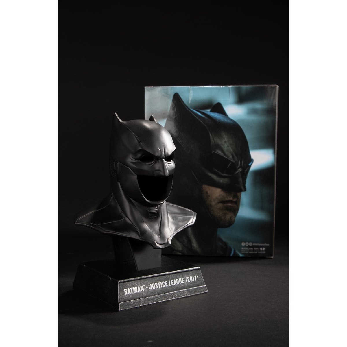 DC Direct Prop Replica Wave 3 Batman Justice League 1:3 Scale Cowl