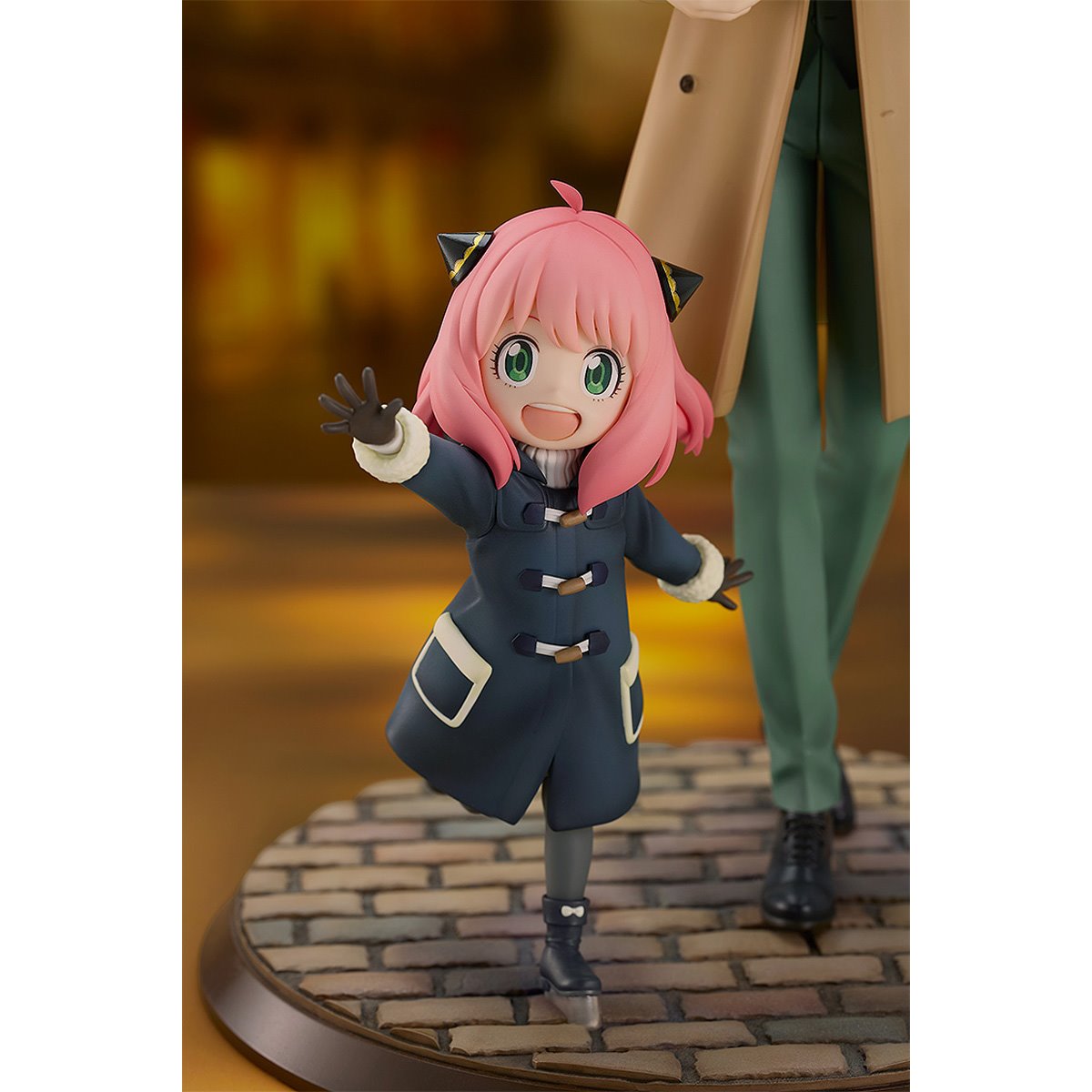 Spy x Family Anya and Loid Forger Walking 1:7 Scale Statue