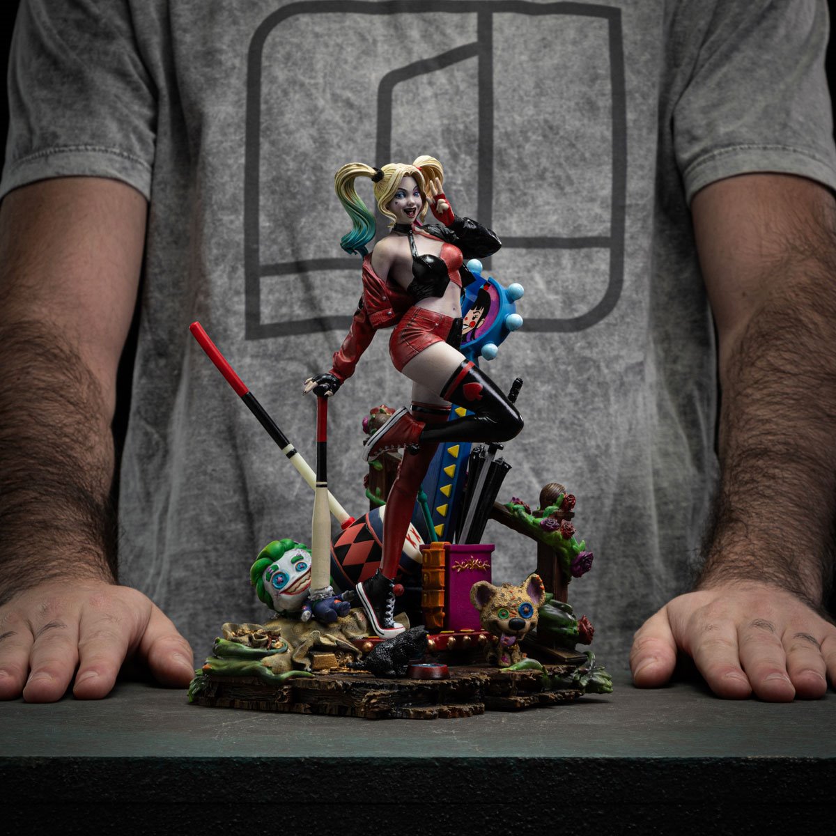 Harley Quinn Gotham City Sirens Deluxe Limited Edition 1:10 Art Scale Statue