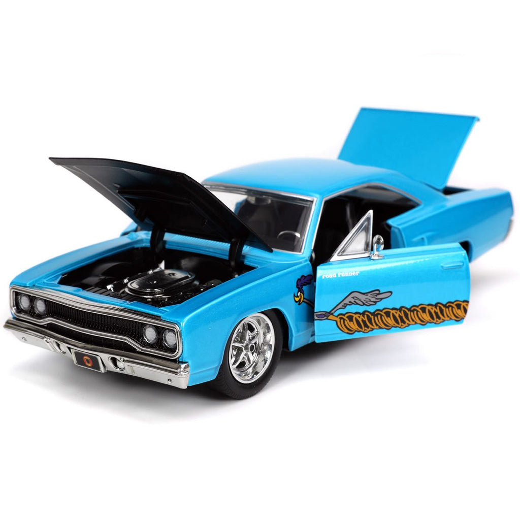 Looney Tunes Hollywood Rides 1970 Plymouth Road Runner 1:24 Scale Die-Cast Metal Vehicle with Wile E. Coyote Figure