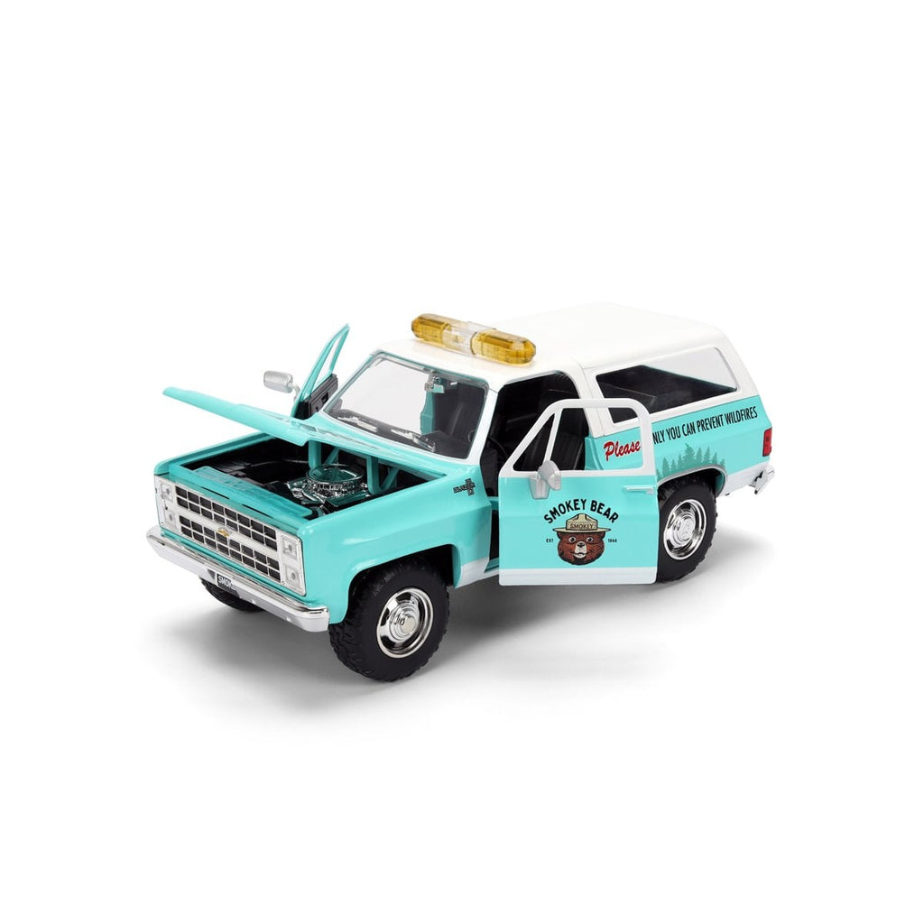Hollywood Rides Smokey Bear 1980 Chevrolet Blazer 1:24 Scale Die-Cast Metal Vehicle with Smokey Bear Figure