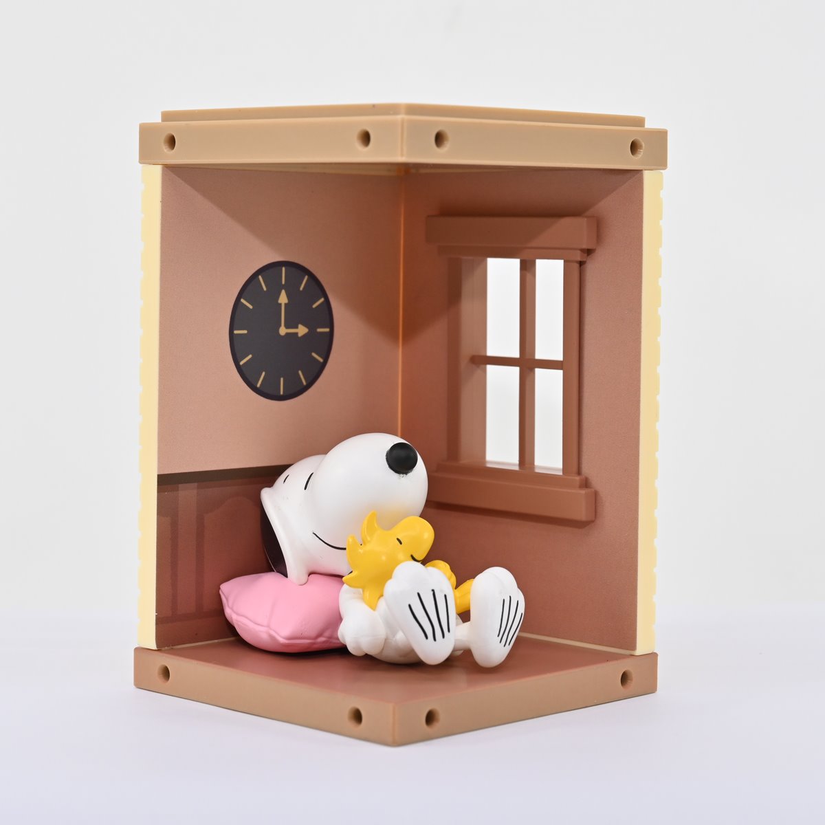 Peanuts Snoopy Hero Box Home Sweet Home Series Blind-Box Mini-Figure Case of 6