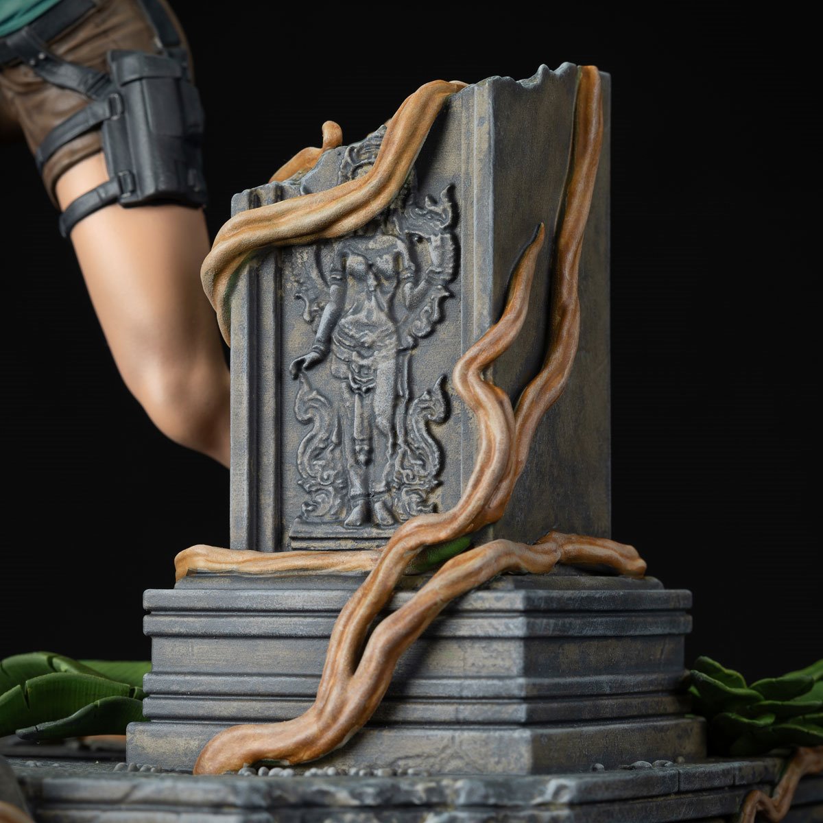 Tomb Raider Lara Croft PVC Statue