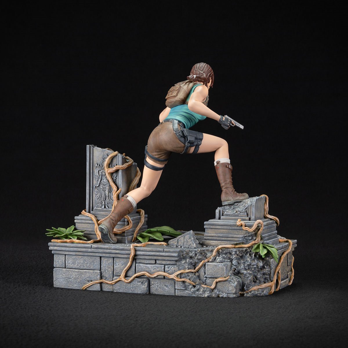Tomb Raider Lara Croft PVC Statue