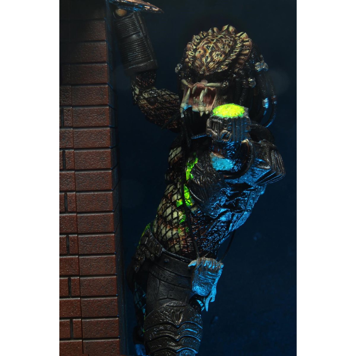 Predator Ultimate Battle Damaged City Hunter 7-Inch Scale Action Figure